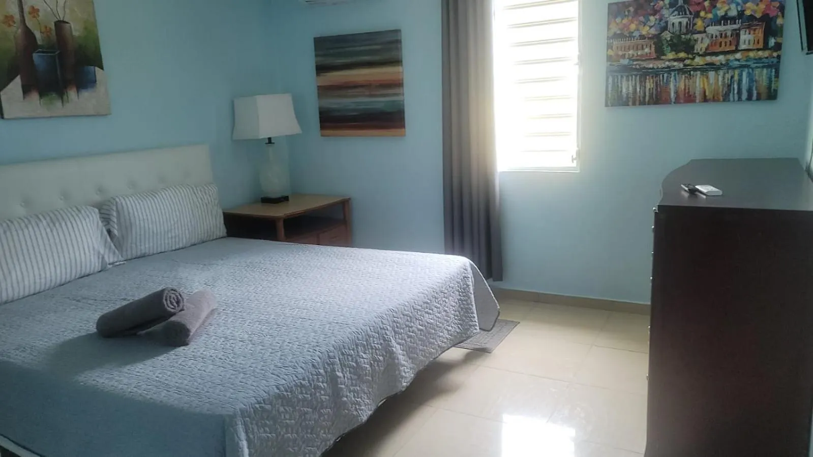 Chic Family-Friendly Home Sleeps Up To 12 People, Right Unit Catano 0*,