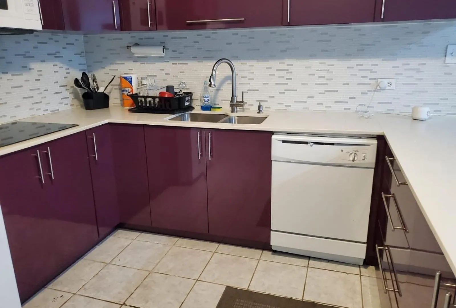 Chic Family-Friendly Home Sleeps Up To 12 People, Right Unit Catano Daire