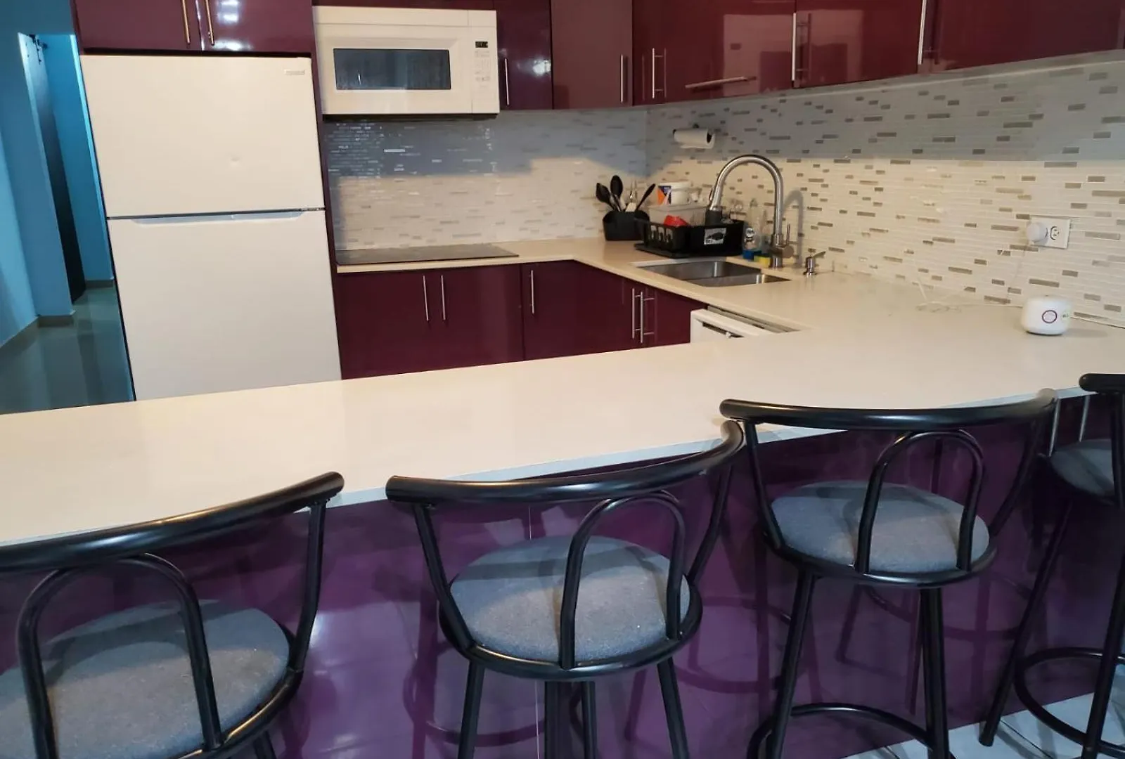 Chic Family-Friendly Home Sleeps Up To 12 People, Right Unit Catano Daire
