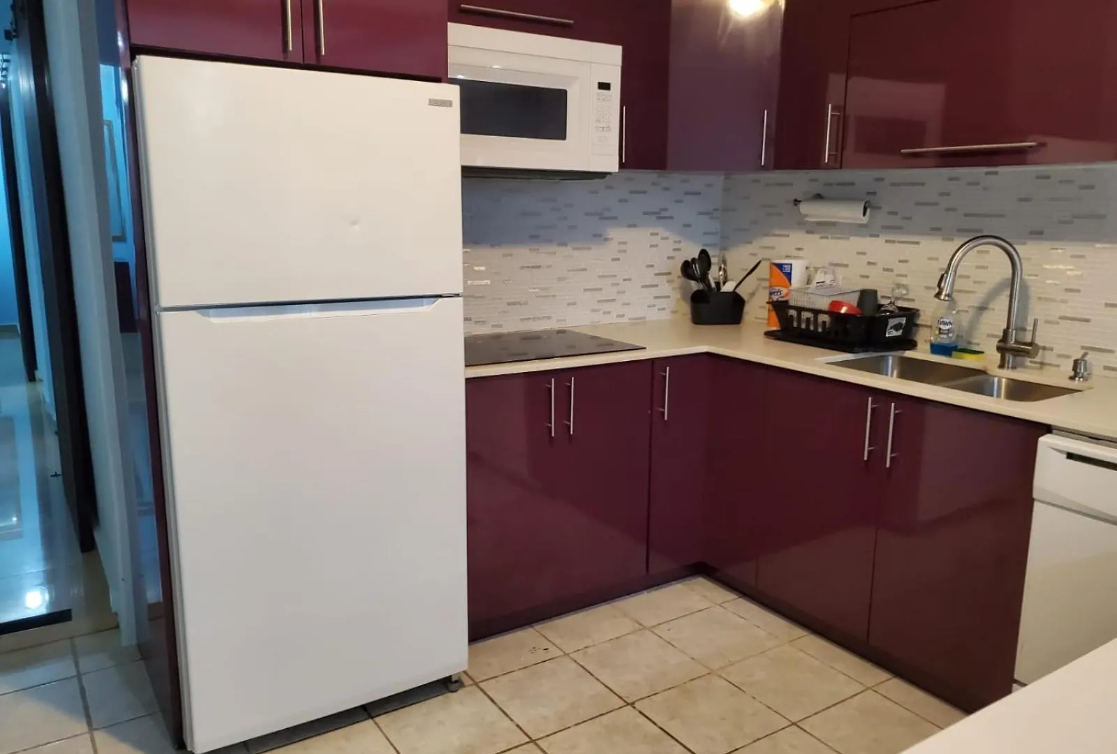 Chic Family-Friendly Home Sleeps Up To 12 People, Right Unit Catano Apartment
